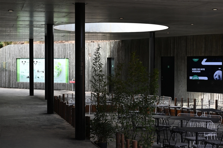 Panda Hus Lysbrønd ved restaurant