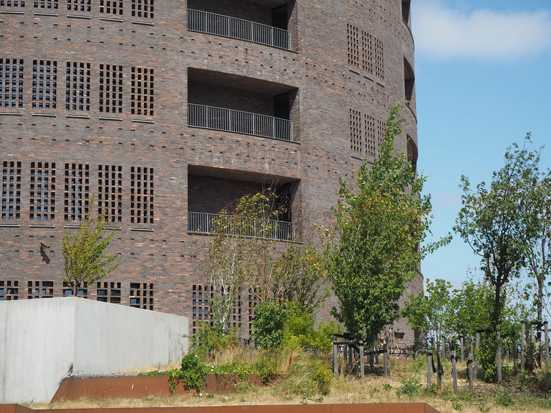 Trafiktårnet Øst Beplantning og facaden mod sydøst