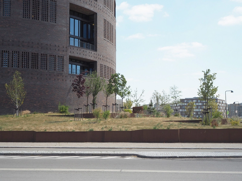 Trafiktårnet Øst Beplantning og facaden mod syd