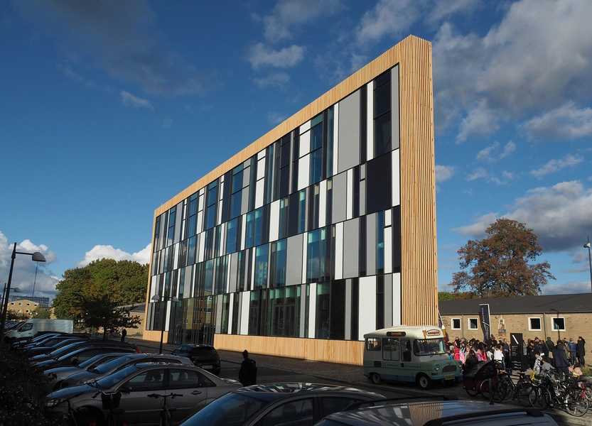 Tingbjerg Bibliotek og Kulturhus Set fra Skolesiden