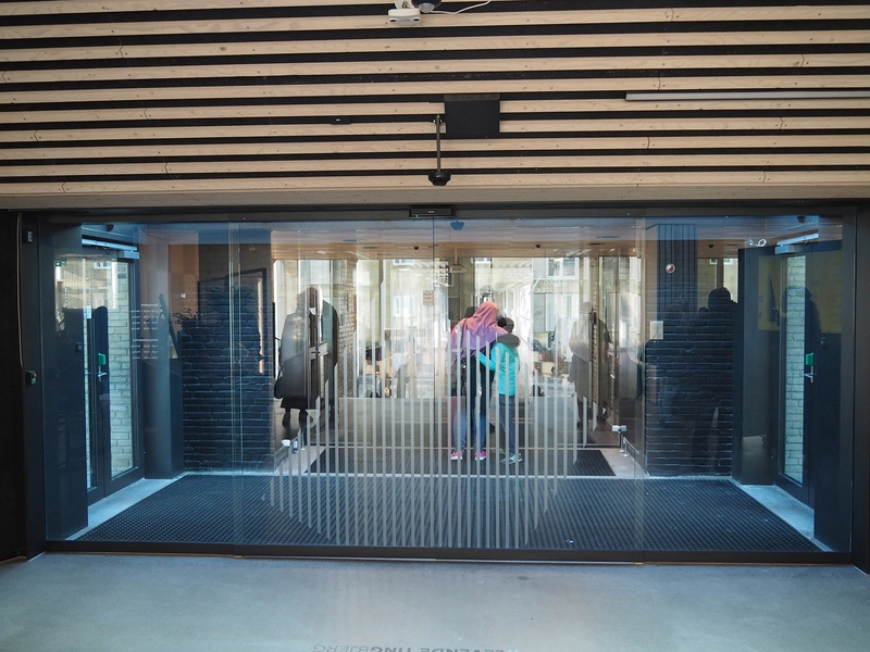 Tingbjerg Bibliotek og Kulturhus Indgangspartiet