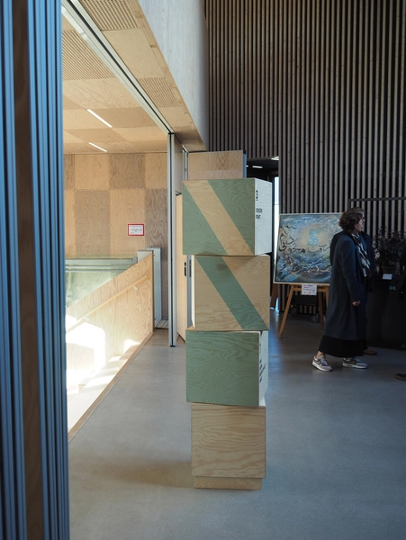 Tingbjerg Bibliotek og Kulturhus Informationsøjle ved salen