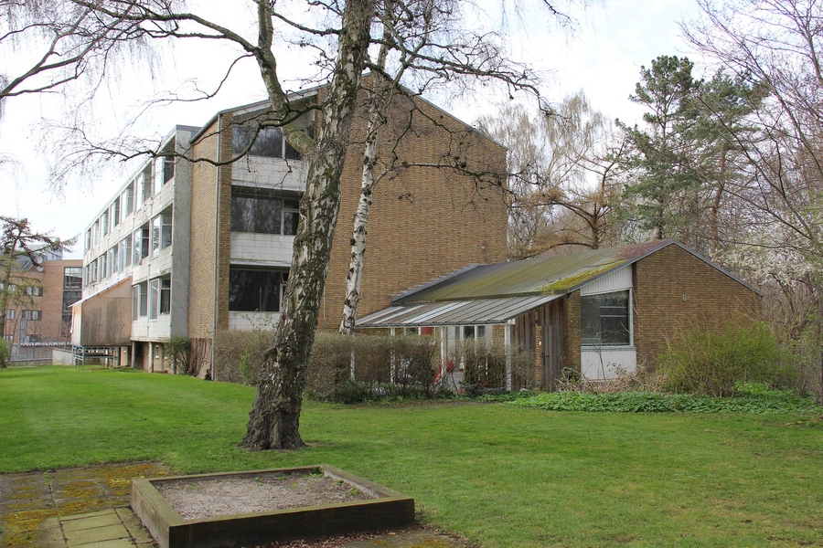 Ved Ungdomsboligerne 32-60 Sydvestfacade og sydøstgavl