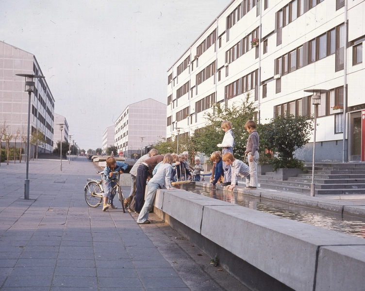 Hedegården Leg ved kanalen