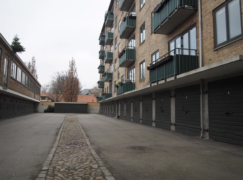 Grundtvigs Have Garagerne i baggården mod vest
