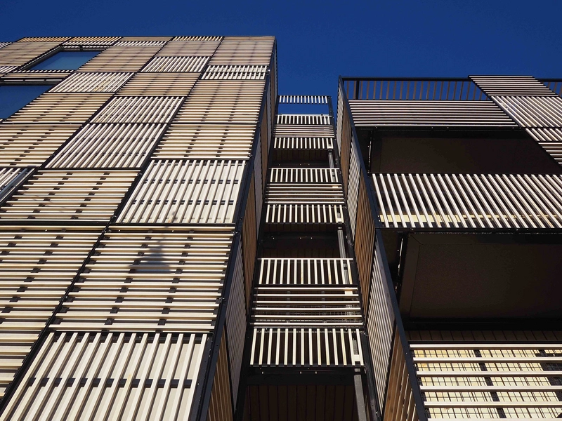 Bavnehøj Ungdomsboliger Kig op langs facaden