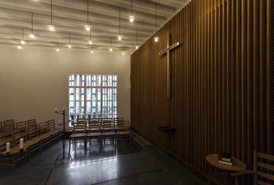 Mariebjerg kapel Kig ud til det grønne fra Lille Kapel