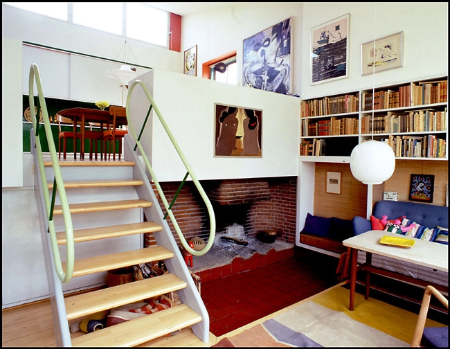 Sølystvej Pejs og trappe i stue