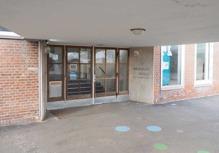 Rødkilde Skole Indgangsparti i hovedbygning