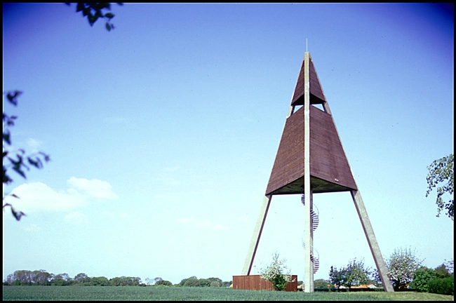 Svaneke Vandtårn Beton-tripoden