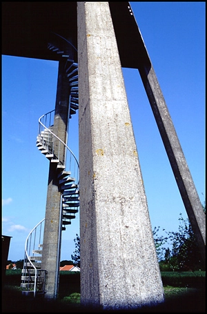 Svaneke Vandtårn De skrå betonben