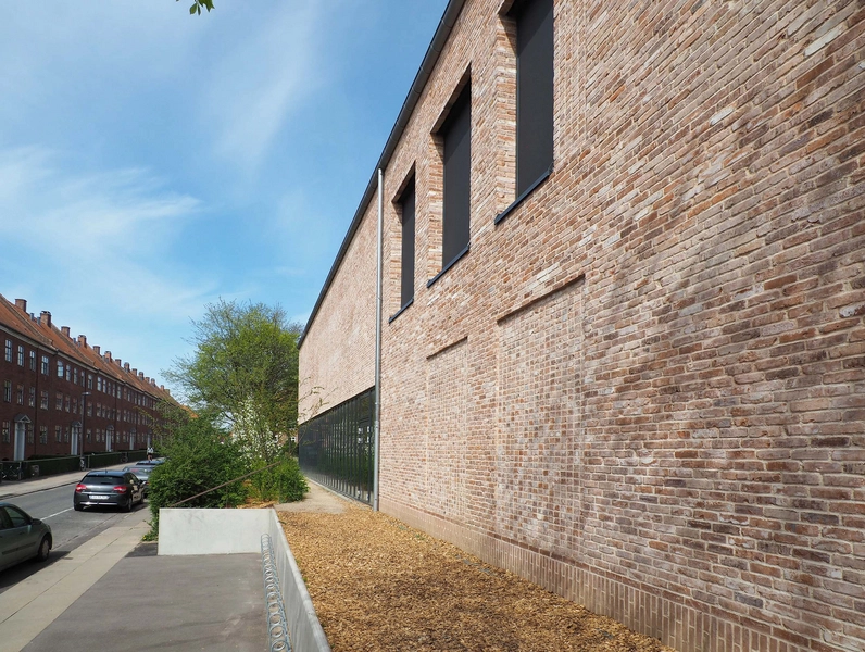 Grøndalsvængets Skole Facden langs Kærsangervej