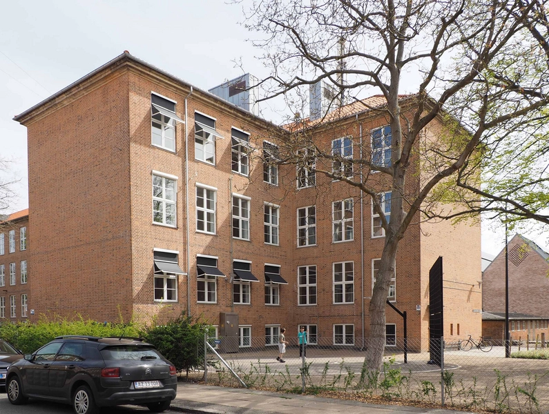 Grøndalsvængets Skole Sidefløj til hovedbygningen mod Kærsangervej