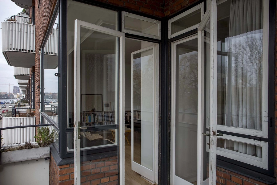 Vestersøhus Altan, komposition, vinduer og døre