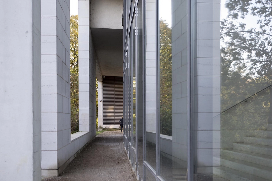 SMK - Statens Museum for Kunst Overdækket sti langs facaden