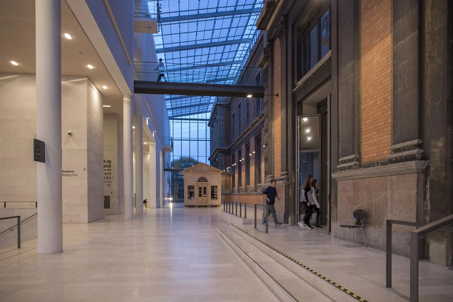 SMK - Statens Museum for Kunst Skulpturgård, kobling mellem nyt og gammelt