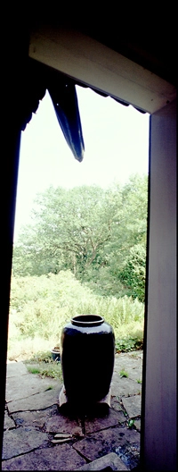 Hus ved Randkløve Vandspyer og krukke