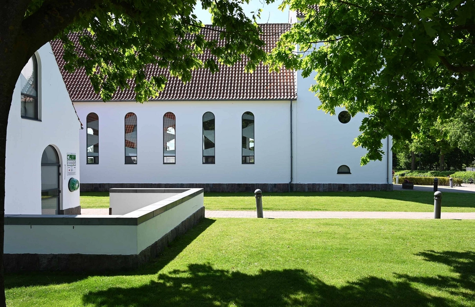 Ansgarkirken og Sognehus - Hedehusene 