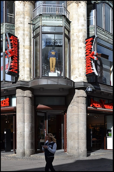 Metropolbygningen Indgang