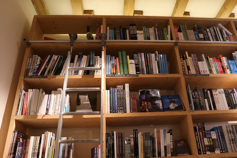 Gammel Dok Detalje, bogreol