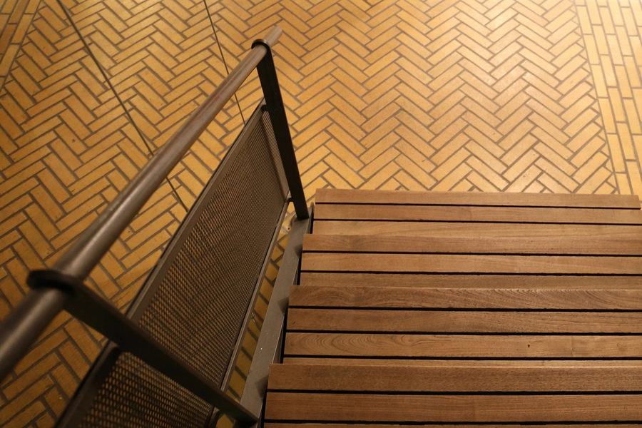 Gammel Dok Detalje, trappe, gulv, kælder