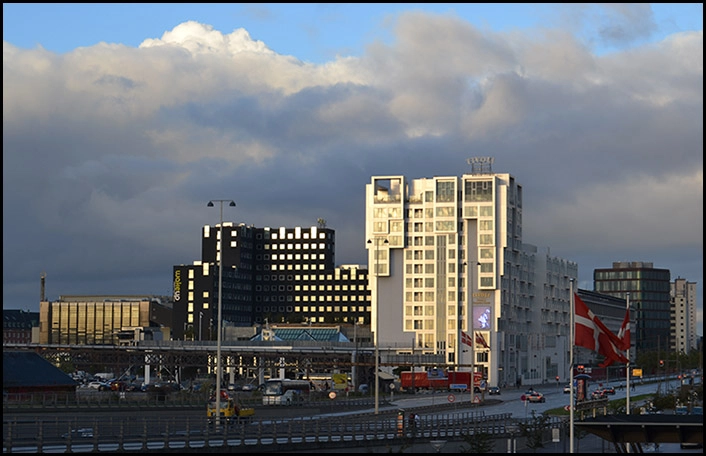 Tivoli Congres Center og Hotel Set fra Fisketorvet.