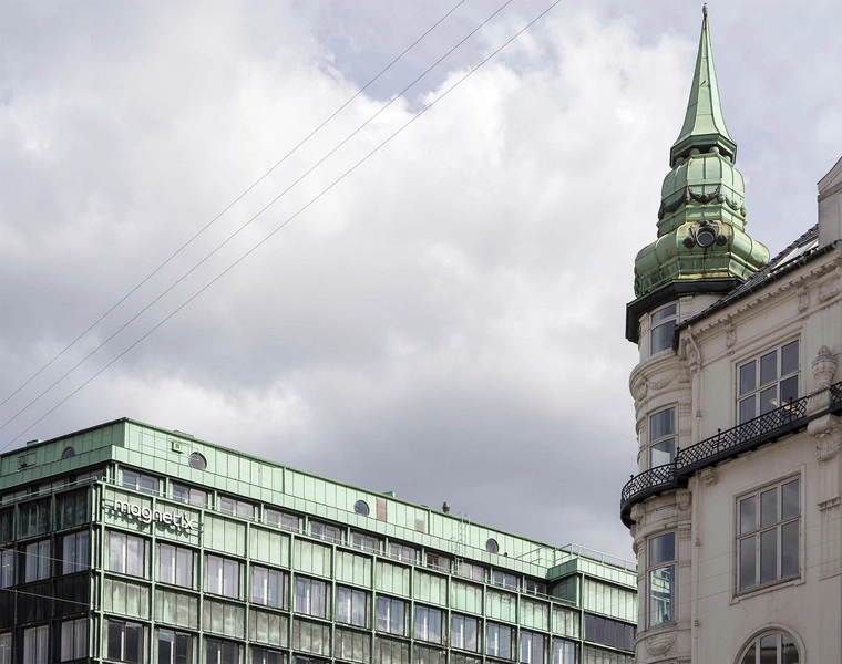 Vesterport Veterport og kobberspir på nabobygingen