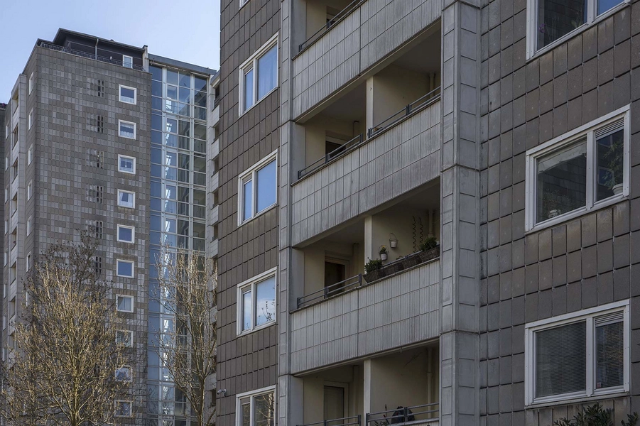 Bellahøjhusene Facadeudsnit, betonfliser, altaner