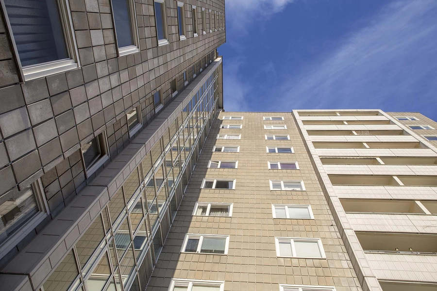 Bellahøjhusene Blik op langs facade