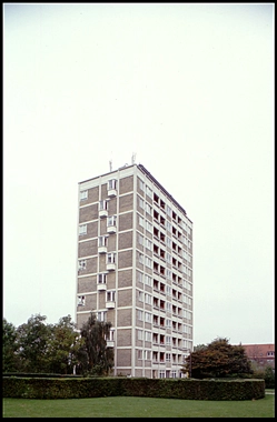 Bellahøjhusene Punkthus med teglstenstavl