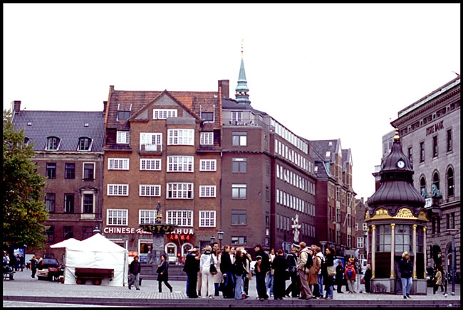 Gammeltorv 8 Gadehuset med naboer