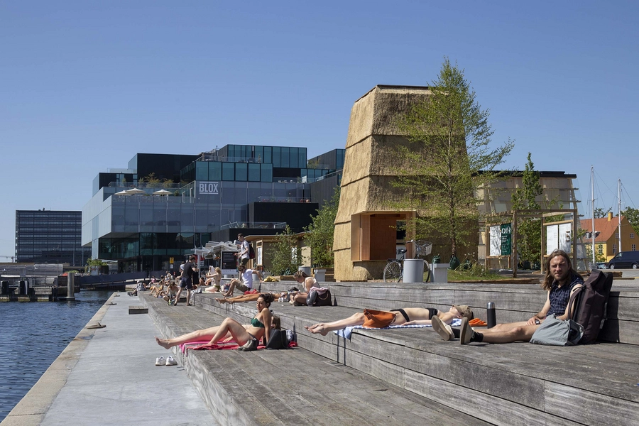 From 4 to 1 Planet - Tækkede Teglblokke 