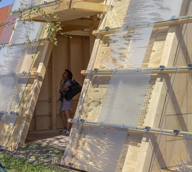 From 4 to 1 Planet - Den planetære pavillon 