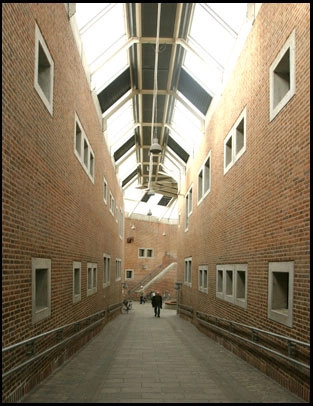 Aalborg Hovedbibliotek (Aalborg Medborgerhus og Bibliotek) Indvendige gade