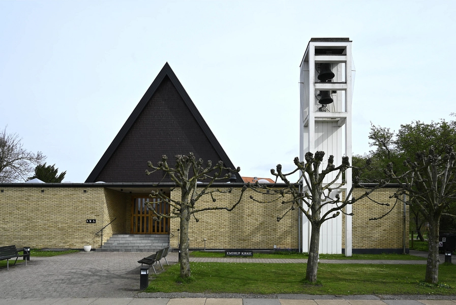 Emdrup Kirke Alle fotos er fra 2024.