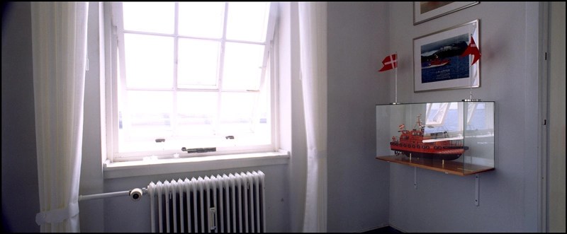 Lods- og Karantænebygningen Vippevindue og skibsmodel.