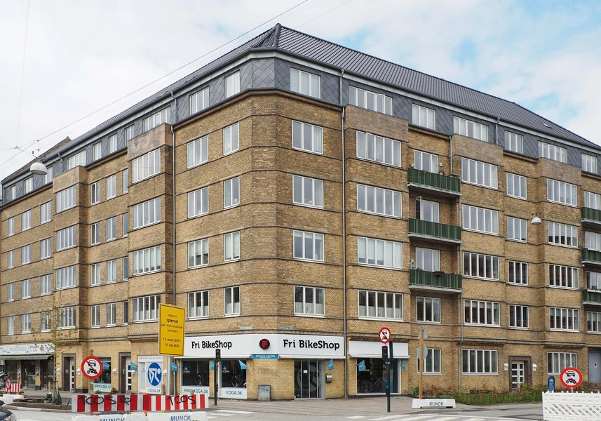 Peter Bangs Vej 18-20 og Lindevangs Allé 1 Alle fotos er fra 2020.