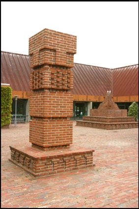 Region Nordjylland - Regionshuset (Nordjyllands Amtsgård) Teglskulptur
