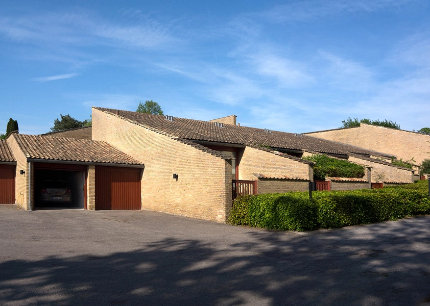 Fredensborghusene Bebyggelsen åbner sig op mod syd