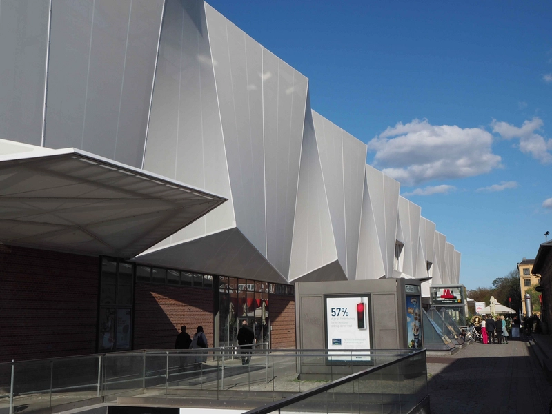 Frederiksberg Centret Den nye facade fra 2015 og nedgang til Metro