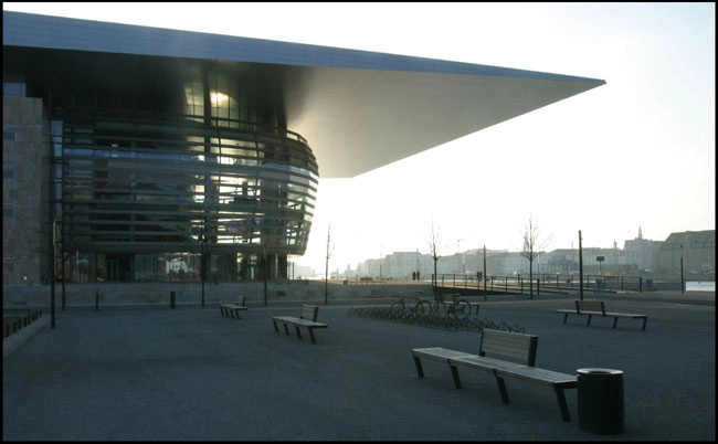 Operaen Foyeren set i modlys