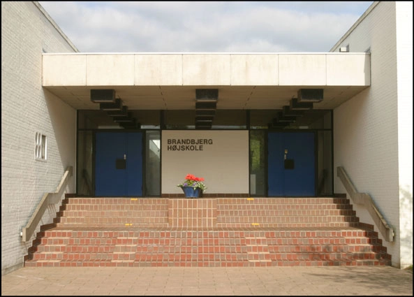 Brandbjerg Højskole Hovedindgang