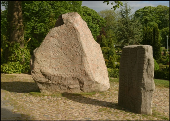 Kongernes Jelling - Besøgscenter Runestenene