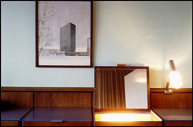 SAS Royl Hotel Toiletbord på væg