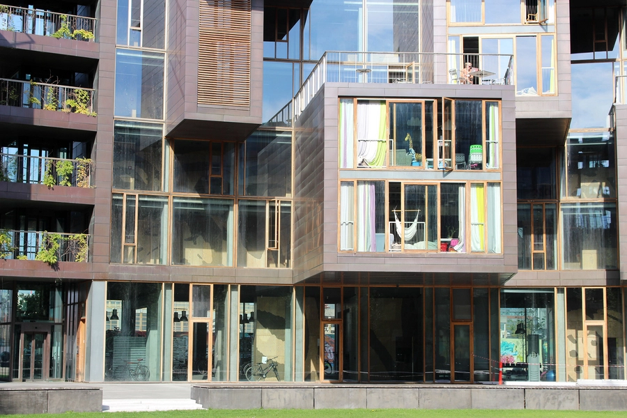 Tietgenkollegiet Elementer skyder sig ud af facaden