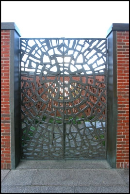 Gravmonument for Frederik IX Gitter