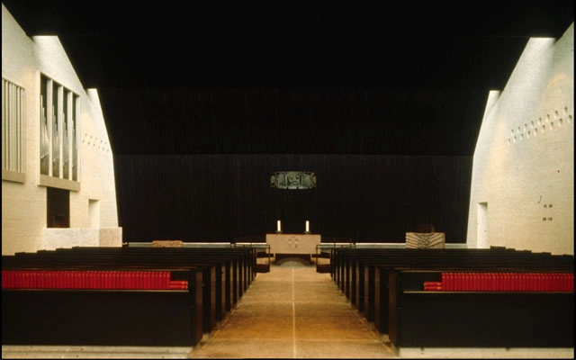 Ellevang Kirke Kirkerum mod alter