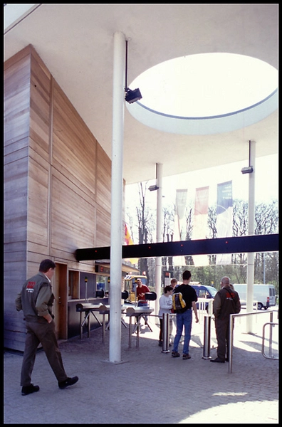 Zoologisk Haves indgangsparti Slanke søjler