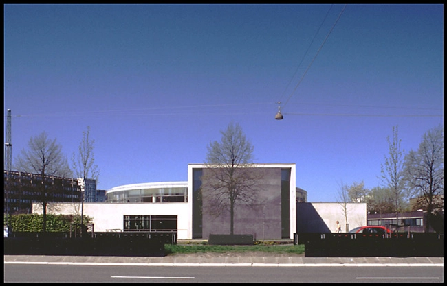 Universitetsparken - Frederik IX Hallen 
