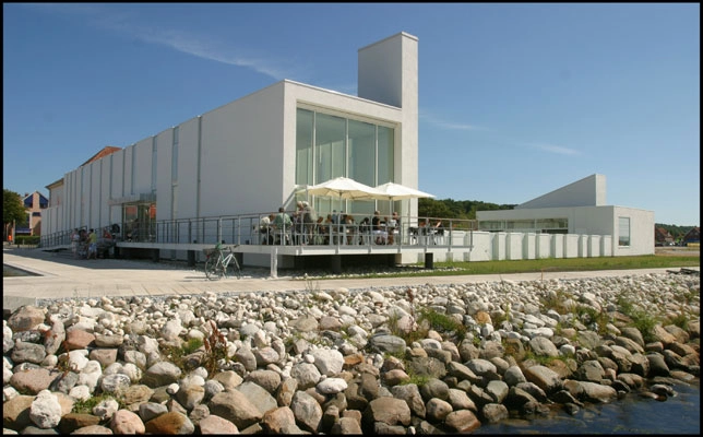 Glas - Museet for glaskunst Facade mod havn